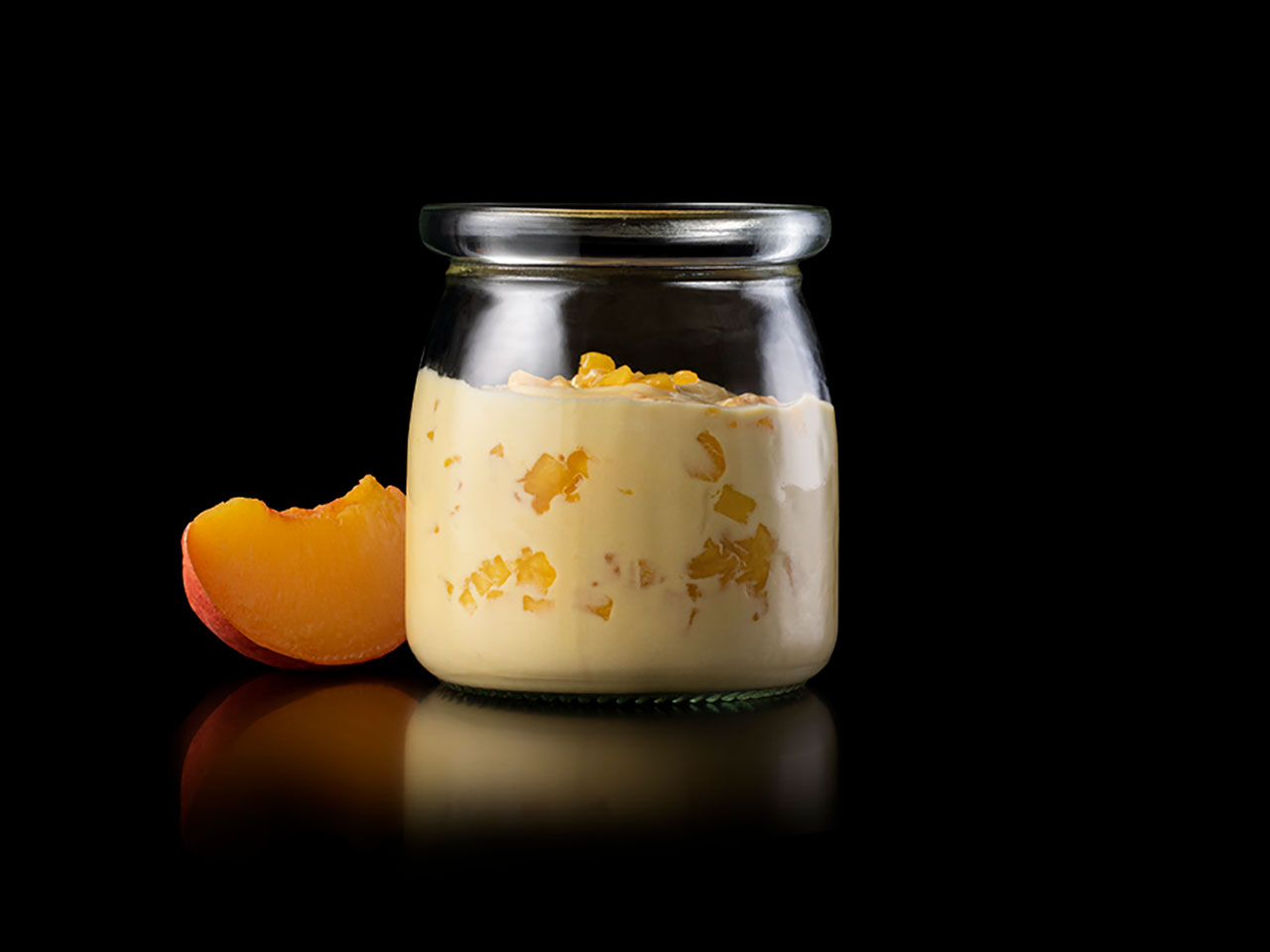 Spoonable yoghurt with apricot Spoonable yoghurt with apricot